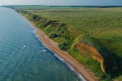 Продается земельный массив 64,6 га на первой линии Азовского побережья в курорте Кучугуры (Таманский полуостров).